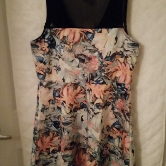 Floral dress - Picture 4 of 4